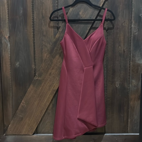 le chateau Dresses & Skirts - Le Chateau maroon angled hem skinny strap padded semi-formal dress size xxs